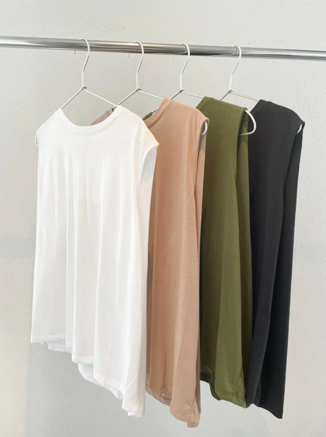 Airy Sleeveless T-shirt