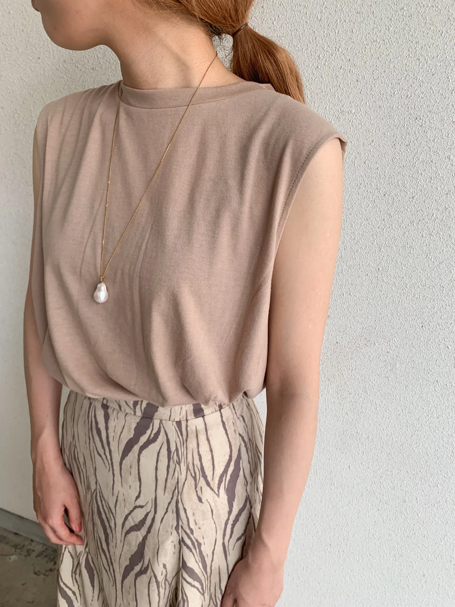 Airy Sleeveless T-shirt