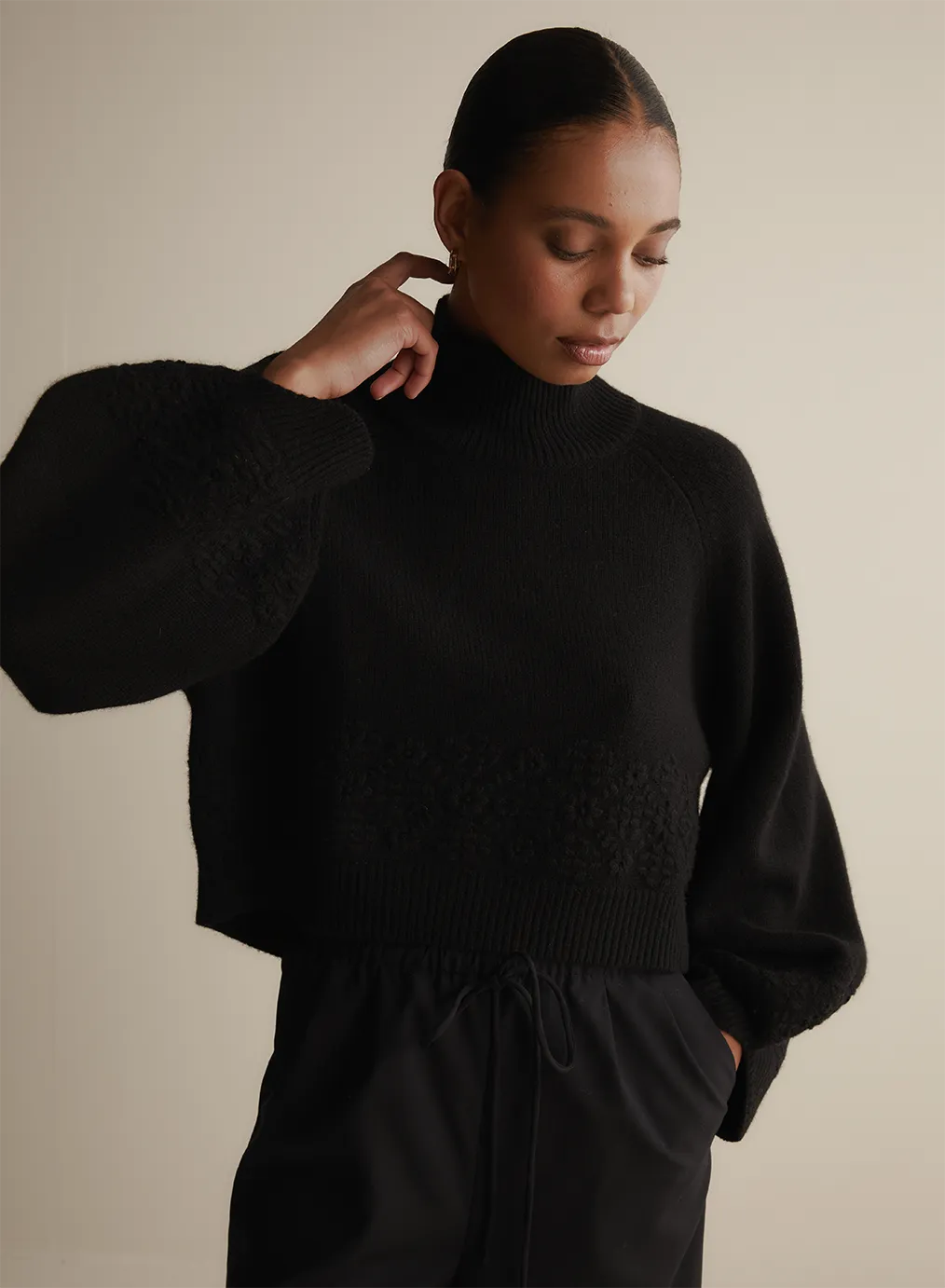 Carla Wool Embroidery Knit | Black