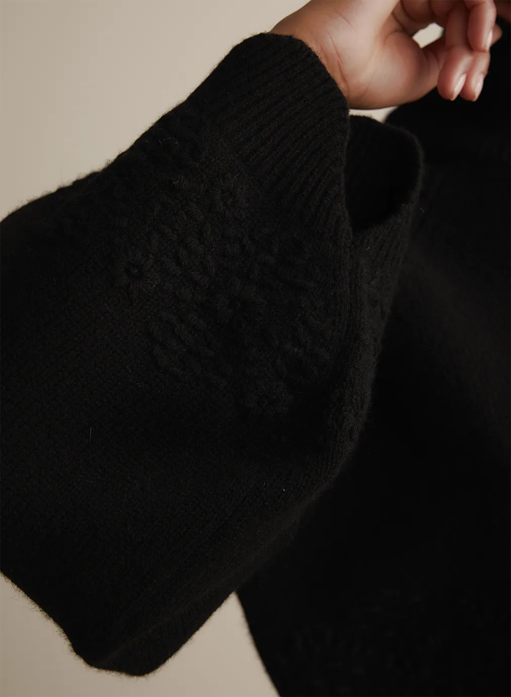 Carla Wool Embroidery Knit | Black