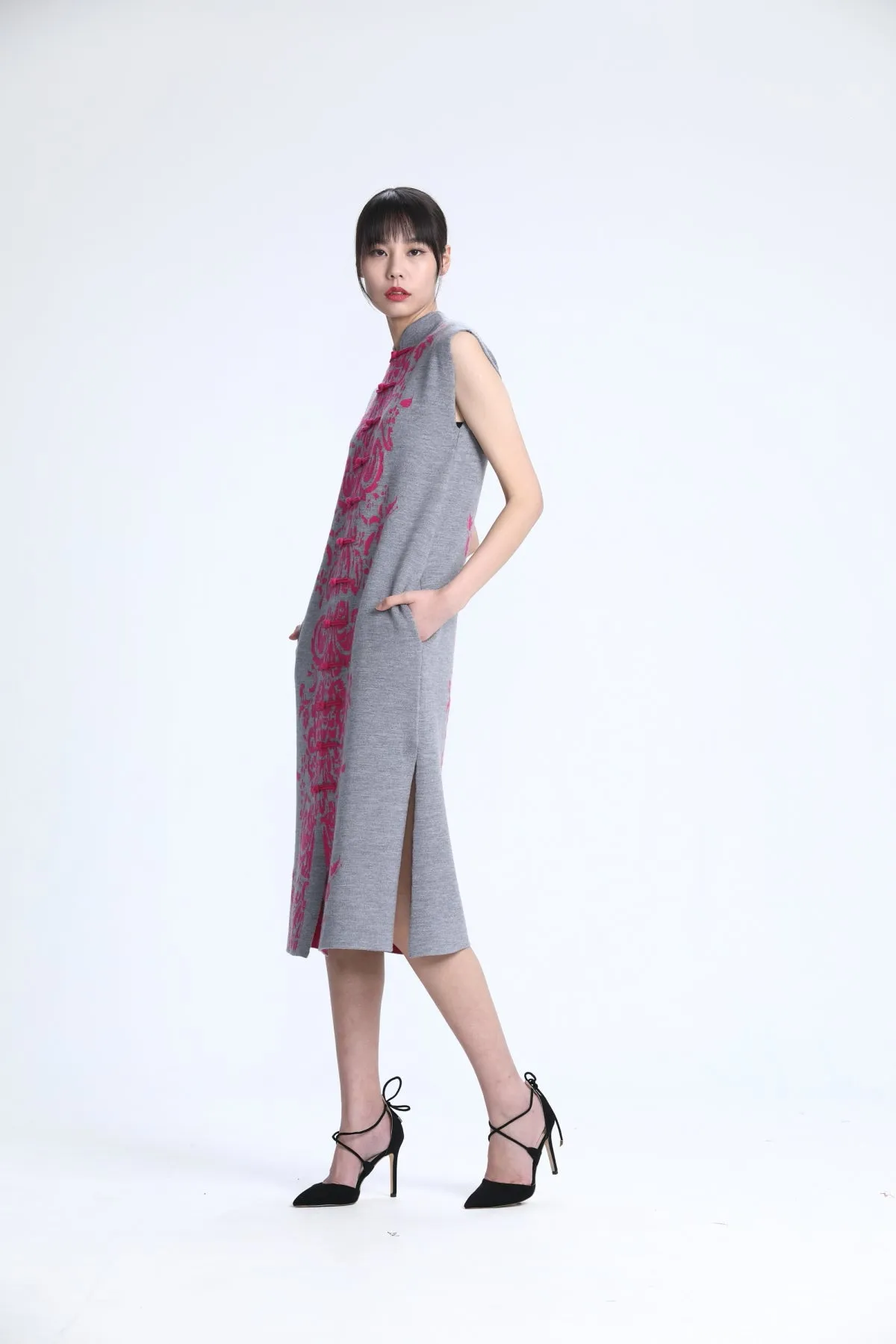 Grey & Fuchsia Sleeveless Knit Cheongsam Coat with Yi-ming Signature Pattern