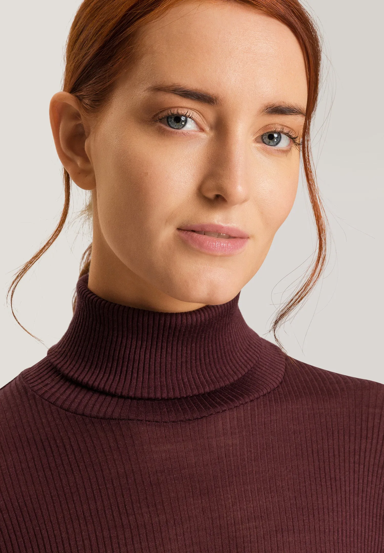 Maria Turtleneck Top | Deep Maroon 70901-2483