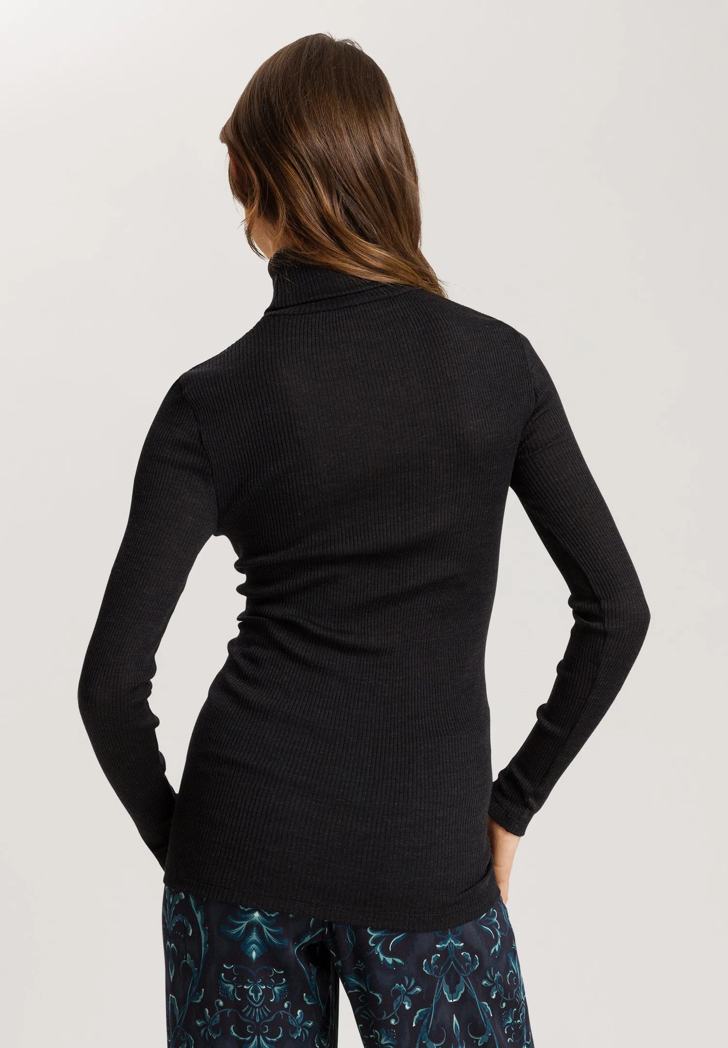 Maria Turtleneck Top | Phantom 70901-924