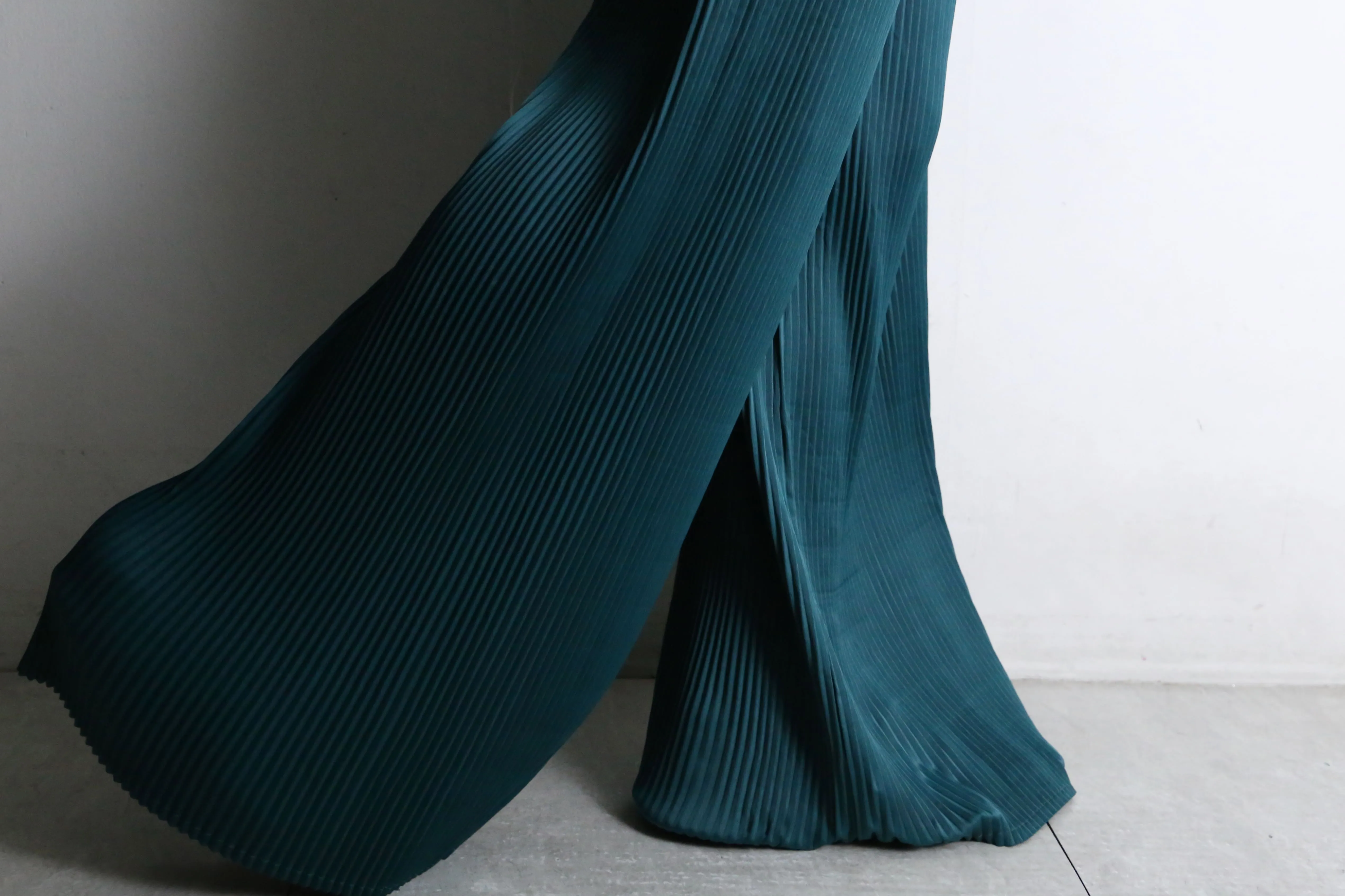 metallic green pleats flare pants