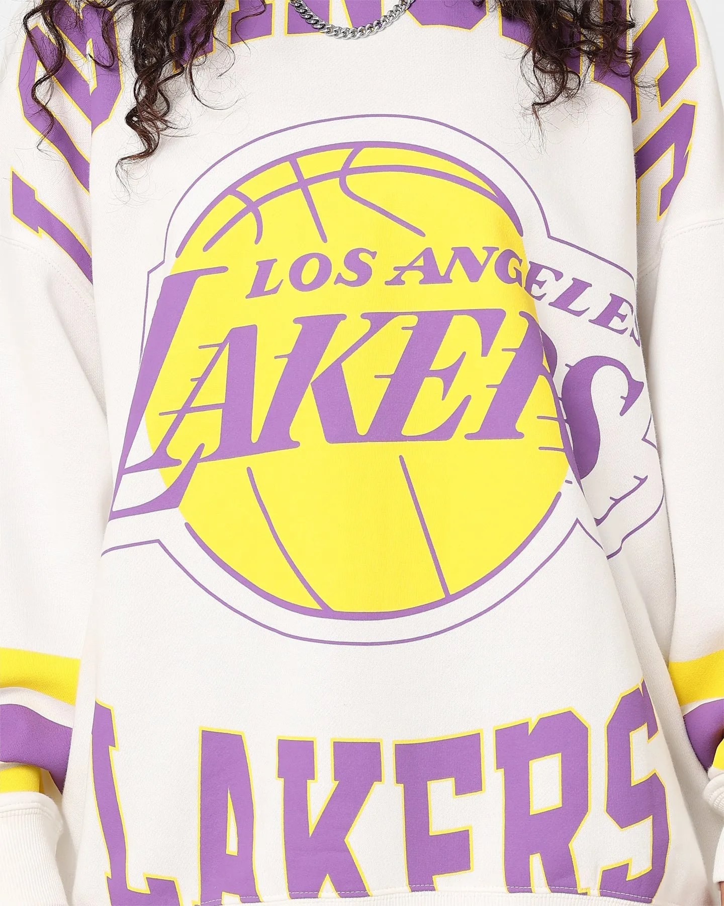 Mitchell & Ness Women's Los Angeles Lakers Hockey Vibe Crewneck Vintage White